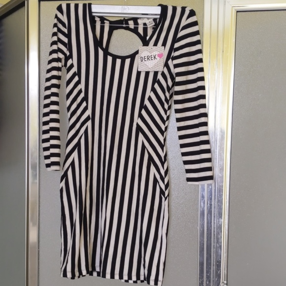 Dress - Picture 1 of 3